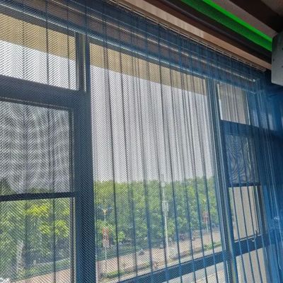 الستائر المعدنية المكشوفة من الفضة الدائرية التي توفر الخصوصية والزينة